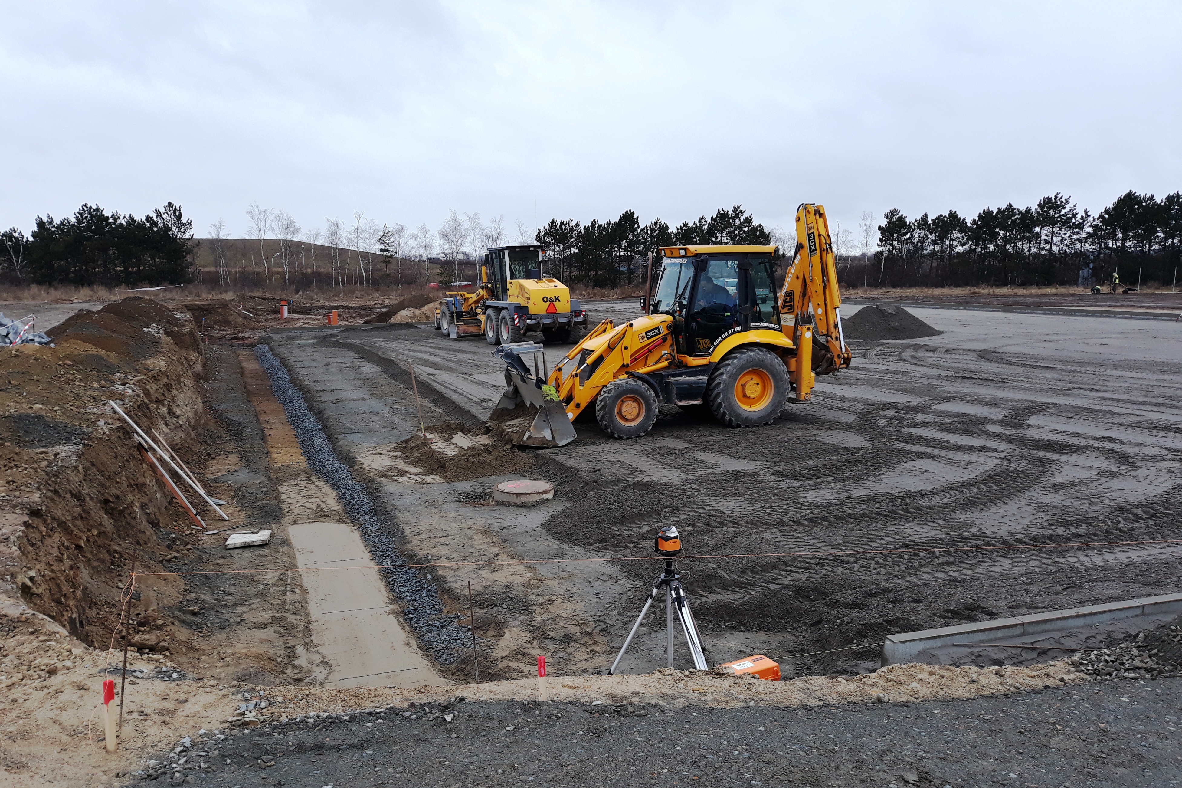 kompletní realizaci infrastruktury a vnitřních instalací